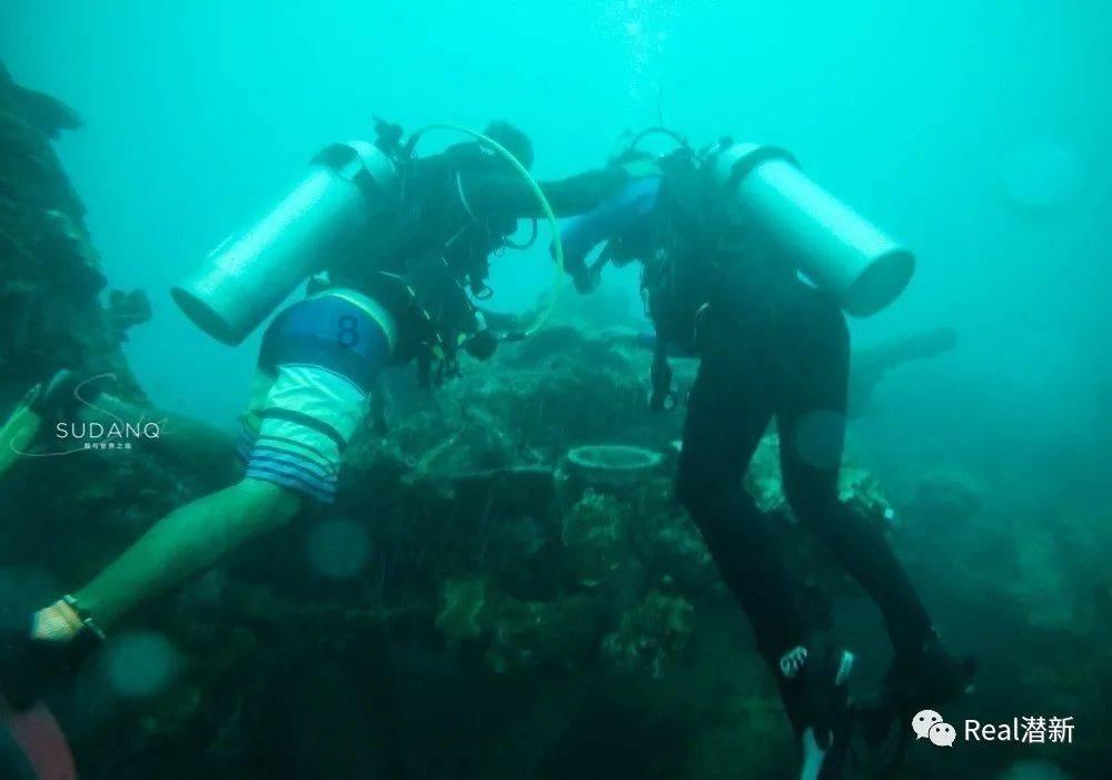 宝宝两岁了高兴时还总是使劲握拳游戏画面